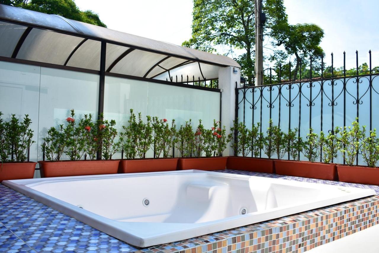 Hotel Flamingo Cali Kültér fotó